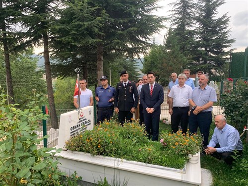 Kaymakamımız Sayın Emre ÇÖMEN,“15 Temmuz Demokrasi ve Milli Birlik Günü Anma Programı” kapsamında, Şehit kabirlerimizi ziyaret etti.