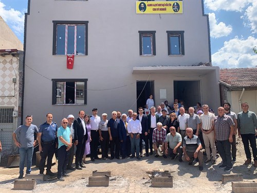 Kaymakamımız Sayın Emre ÇÖMEN, Almus Alevi-Bektaşi Kültür ve Cemevi Derneğinin düzenlediği aşure, kurban lokması dağıtım programına katıldı.
